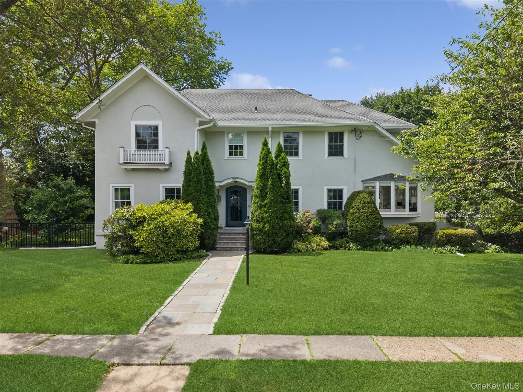 It's a beautiful home located in Pelham Heights minutes from Pelham schools, train and downtown. It's a beautiful home located in Pelham Heights minutes from Pelham schools, train and downtown.