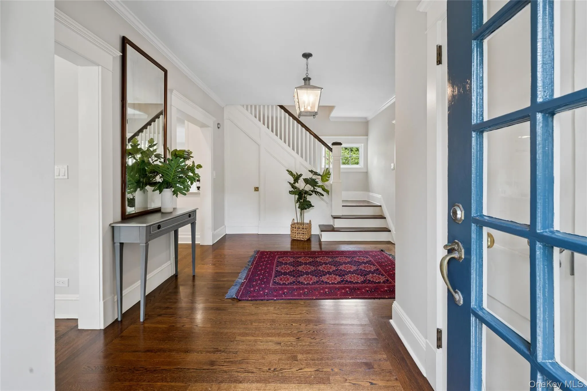 Beautiful new oak hardwood floors, moldings and new windows throughout. Beautiful new oak hardwood floors, moldings and new windows throughout.