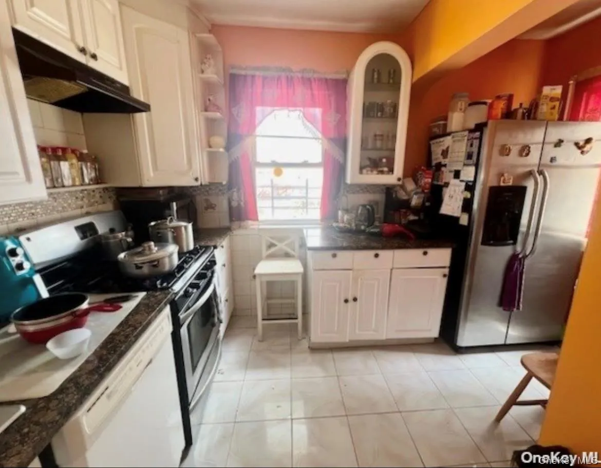 139-55 230th Place, New York, NY, 3 Bedrooms Bedrooms, 6 Rooms Rooms,3 BathroomsBathrooms,Residential,For Rent,230th Place,0,1016208 139-55 230th Place, New York, NY, 3 Bedrooms Bedrooms, 6 Rooms Rooms,3 BathroomsBathrooms,Residential,For Rent,230th Place,0,1016208