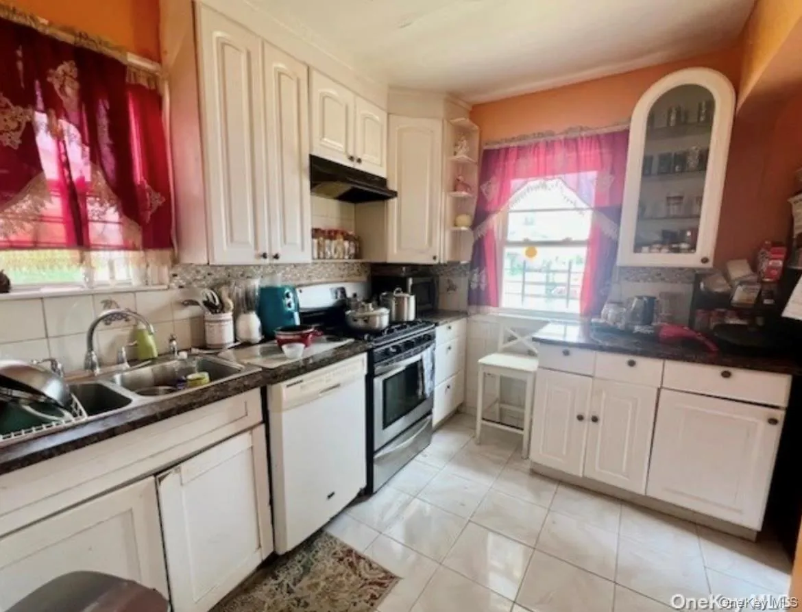 139-55 230th Place, New York, NY, 3 Bedrooms Bedrooms, 6 Rooms Rooms,3 BathroomsBathrooms,Residential,For Rent,230th Place,0,1016208 139-55 230th Place, New York, NY, 3 Bedrooms Bedrooms, 6 Rooms Rooms,3 BathroomsBathrooms,Residential,For Rent,230th Place,0,1016208