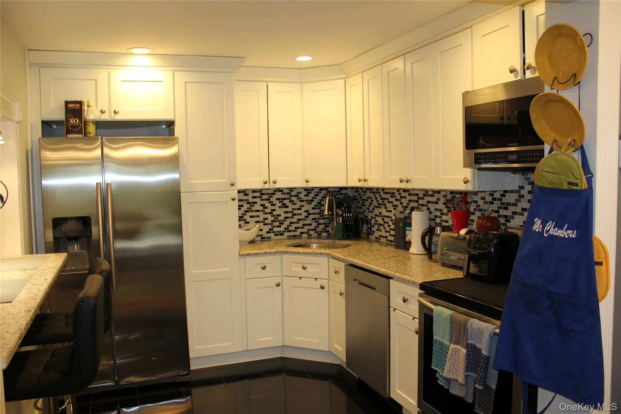 Marble tile floor, granite counters, stainless appliances.. Marble tile floor, granite counters, stainless appliances..