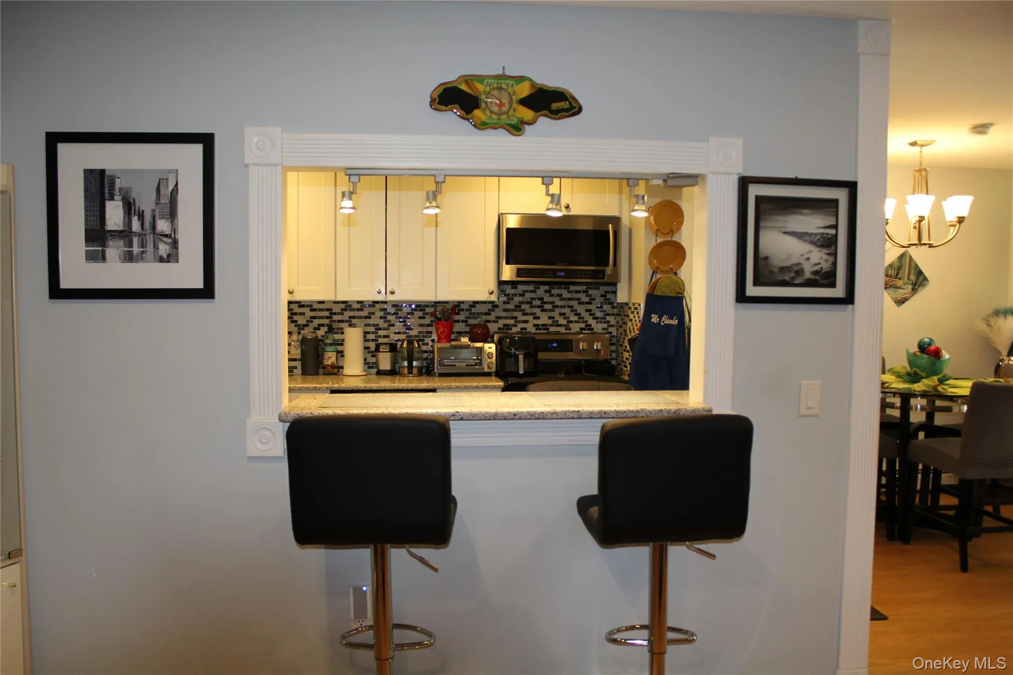 pass through into kitchen. pass through into kitchen.