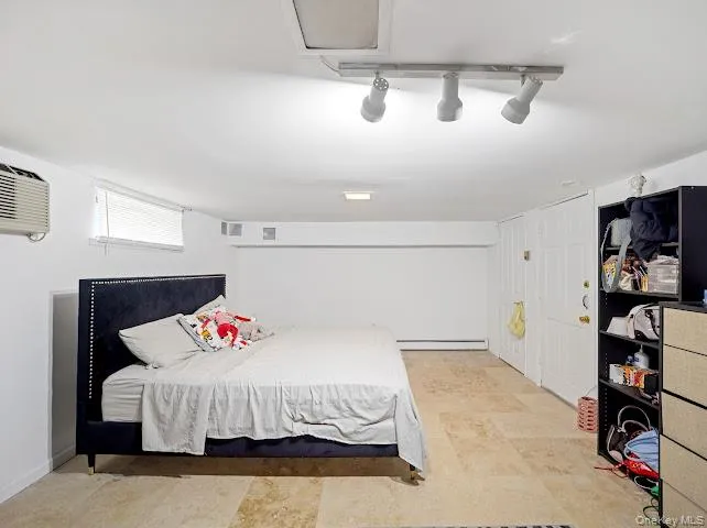 2664 Miles Avenue, New York, NY, 1 Bedroom Bedrooms, 5 Rooms Rooms,1 BathroomBathrooms,Residential,For Rent,Miles,0,KEY1016217 2664 Miles Avenue, New York, NY, 1 Bedroom Bedrooms, 5 Rooms Rooms,1 BathroomBathrooms,Residential,For Rent,Miles,0,KEY1016217