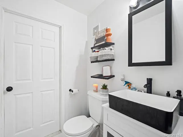 2664 Miles Avenue, New York, NY, 1 Bedroom Bedrooms, 5 Rooms Rooms,1 BathroomBathrooms,Residential,For Rent,Miles,0,KEY1016217 2664 Miles Avenue, New York, NY, 1 Bedroom Bedrooms, 5 Rooms Rooms,1 BathroomBathrooms,Residential,For Rent,Miles,0,KEY1016217