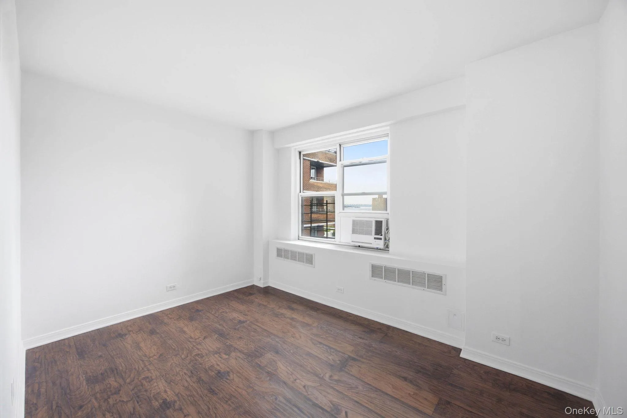 575 Grand Street, New York, NY, 3 Bedrooms Bedrooms, 6 Rooms Rooms,2 BathroomsBathrooms,Residential,For Rent,Grand,0,KEY1016228 575 Grand Street, New York, NY, 3 Bedrooms Bedrooms, 6 Rooms Rooms,2 BathroomsBathrooms,Residential,For Rent,Grand,0,KEY1016228