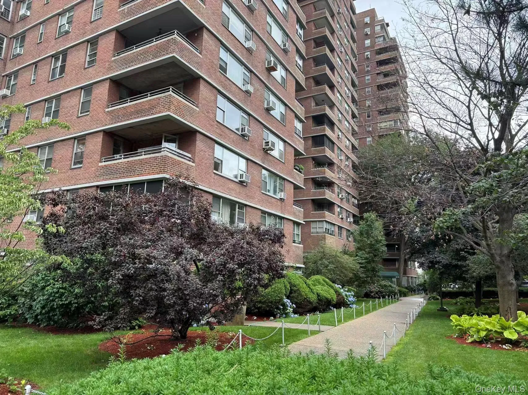 575 Grand Street, New York, NY, 3 Bedrooms Bedrooms, 6 Rooms Rooms,2 BathroomsBathrooms,Residential,For Rent,Grand,0,KEY1016228 575 Grand Street, New York, NY, 3 Bedrooms Bedrooms, 6 Rooms Rooms,2 BathroomsBathrooms,Residential,For Rent,Grand,0,KEY1016228