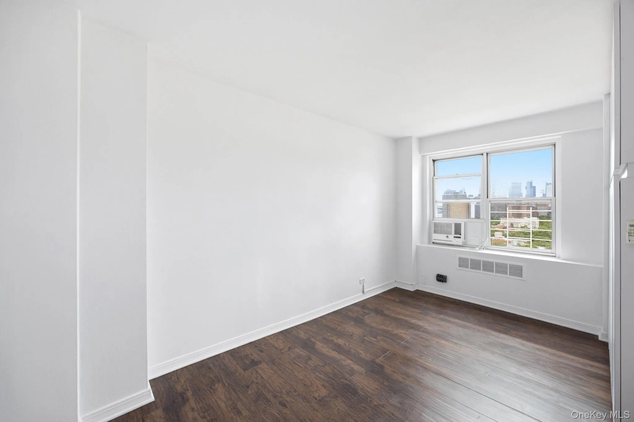 575 Grand Street, New York, NY, 3 Bedrooms Bedrooms, 6 Rooms Rooms,2 BathroomsBathrooms,Residential,For Rent,Grand,0,KEY1016228 575 Grand Street, New York, NY, 3 Bedrooms Bedrooms, 6 Rooms Rooms,2 BathroomsBathrooms,Residential,For Rent,Grand,0,KEY1016228