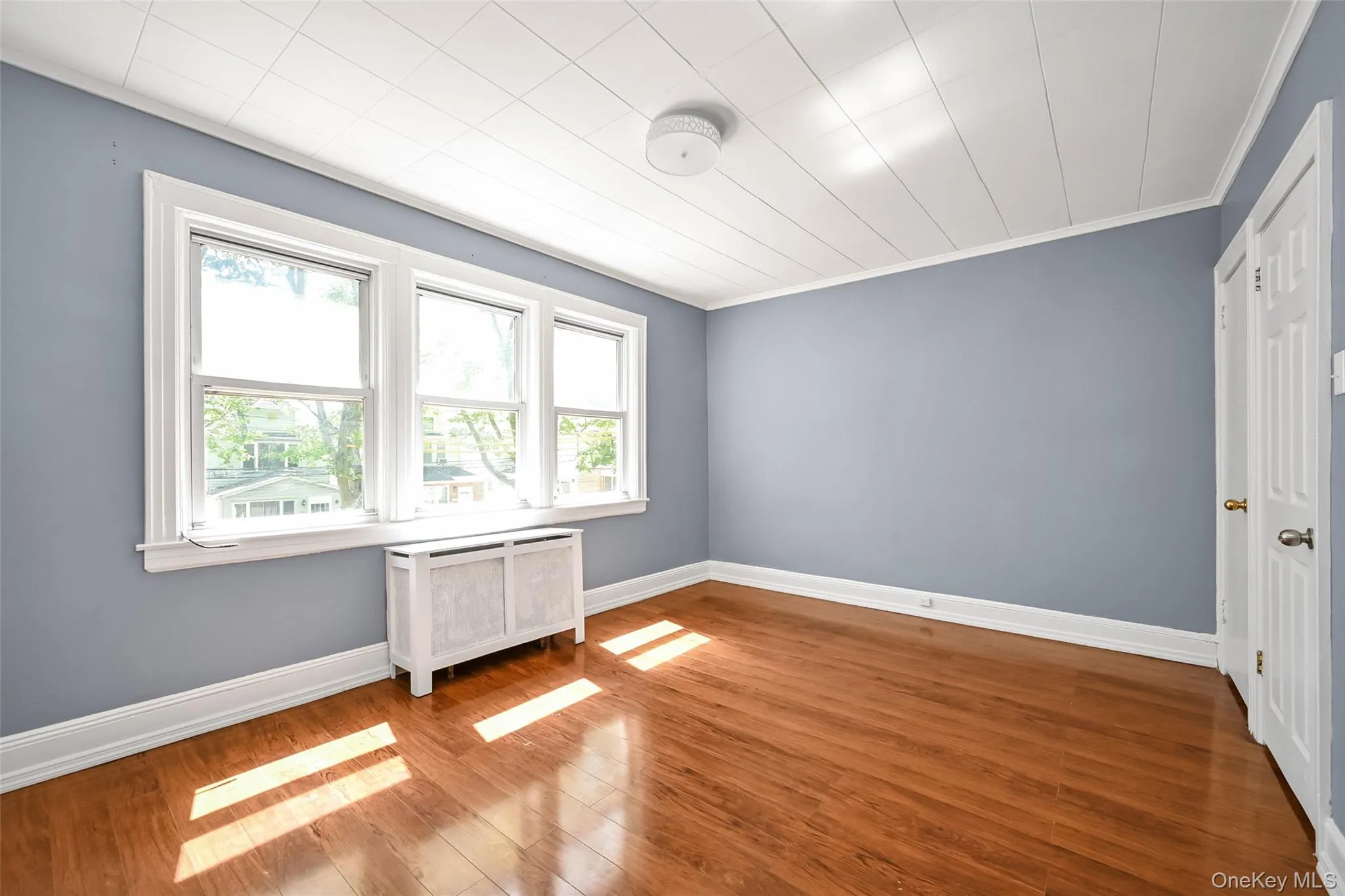 Enjoy the comfort of this bright and inviting room featuring beautiful hardwood floors, oversized windows, and an abundance of natural sunlight. The neutral color palette and clean lines create a warm, modern feel, while the spacious layout offers flexibility for a bedroom, home office, or guest space. Large windows provide pleasant views and enhance the airy atmosphere, making this room both welcoming and functional. A perfect blend of charm and practicality, ready for your personal touch. ??? Enjoy the comfort of this bright and inviting room featuring beautiful hardwood floors, oversized windows, and an abundance of natural sunlight. The neutral color palette and clean lines create a warm, modern feel, while the spacious layout offers flexibility for a bedroom, home office, or guest space. Large windows provide pleasant views and enhance the airy atmosphere, making this room both welcoming and functional. A perfect blend of charm and practicality, ready for your personal touch. ???