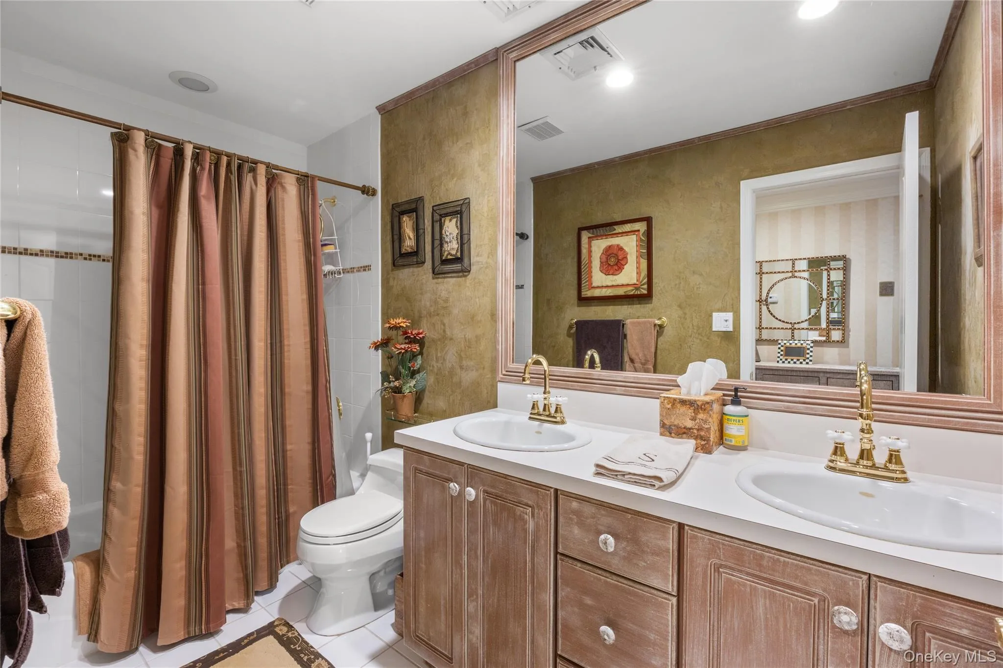 56 Sage Hollow Court, Huntington, NY, 5 Bedrooms Bedrooms, 11 Rooms Rooms,3 BathroomsBathrooms,Residential,For Rent,Sage Hollow,0,KEY1016233 56 Sage Hollow Court, Huntington, NY, 5 Bedrooms Bedrooms, 11 Rooms Rooms,3 BathroomsBathrooms,Residential,For Rent,Sage Hollow,0,KEY1016233