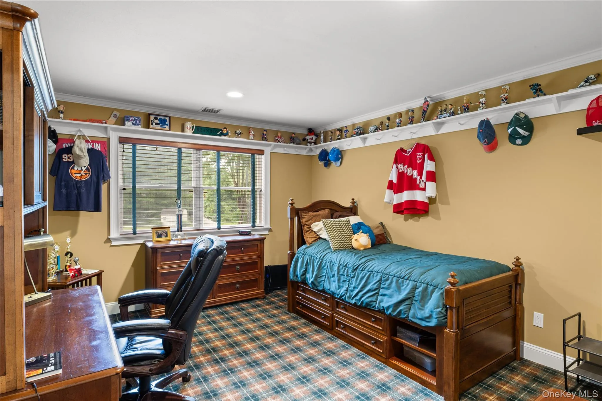 56 Sage Hollow Court, Huntington, NY, 5 Bedrooms Bedrooms, 11 Rooms Rooms,3 BathroomsBathrooms,Residential,For Rent,Sage Hollow,0,KEY1016233 56 Sage Hollow Court, Huntington, NY, 5 Bedrooms Bedrooms, 11 Rooms Rooms,3 BathroomsBathrooms,Residential,For Rent,Sage Hollow,0,KEY1016233