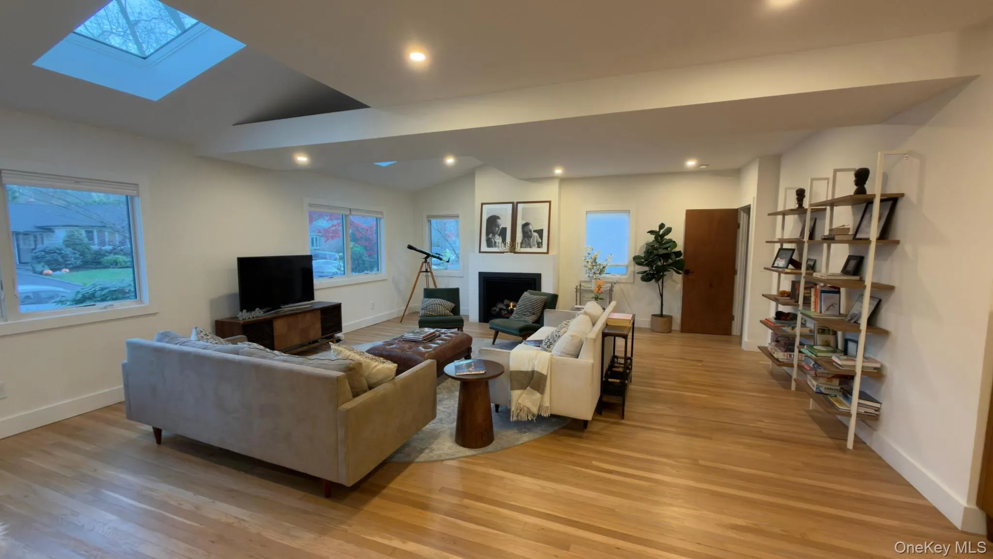25 Lewis Lane, North Hempstead, NY, 4 Bedrooms Bedrooms, 8 Rooms Rooms,4 BathroomsBathrooms,Residential,For Rent,Lewis,0,1016236 25 Lewis Lane, North Hempstead, NY, 4 Bedrooms Bedrooms, 8 Rooms Rooms,4 BathroomsBathrooms,Residential,For Rent,Lewis,0,1016236