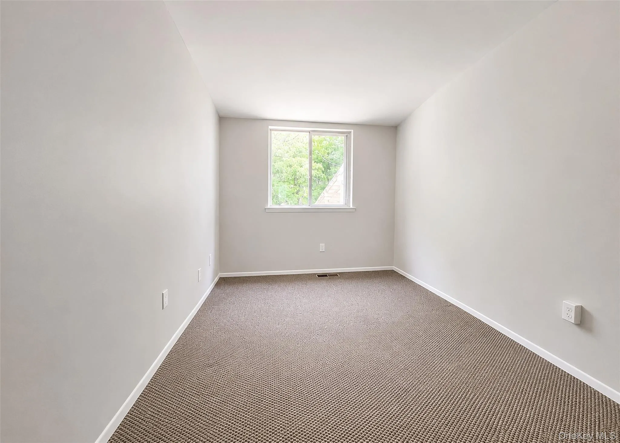 136 Hill Crescent, Riverhead, NY, 3 Bedrooms Bedrooms, 5 Rooms Rooms,1 BathroomBathrooms,Residential Lease,For Rent,Hill,0,1016243 136 Hill Crescent, Riverhead, NY, 3 Bedrooms Bedrooms, 5 Rooms Rooms,1 BathroomBathrooms,Residential Lease,For Rent,Hill,0,1016243