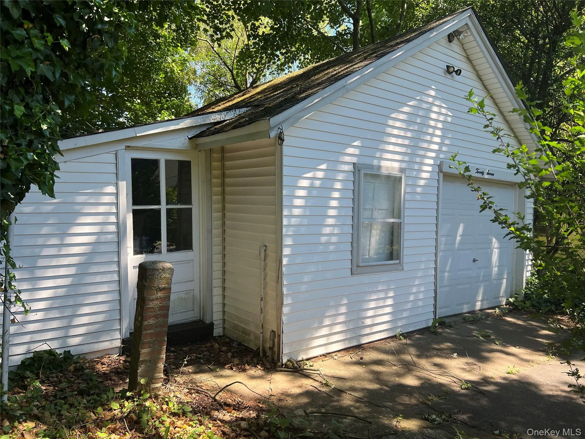 27 Wellington Place, Babylon, NY, 3 Bedrooms Bedrooms, 7 Rooms Rooms,1 BathroomBathrooms,Residential,For Rent,Wellington,0,1016251 27 Wellington Place, Babylon, NY, 3 Bedrooms Bedrooms, 7 Rooms Rooms,1 BathroomBathrooms,Residential,For Rent,Wellington,0,1016251