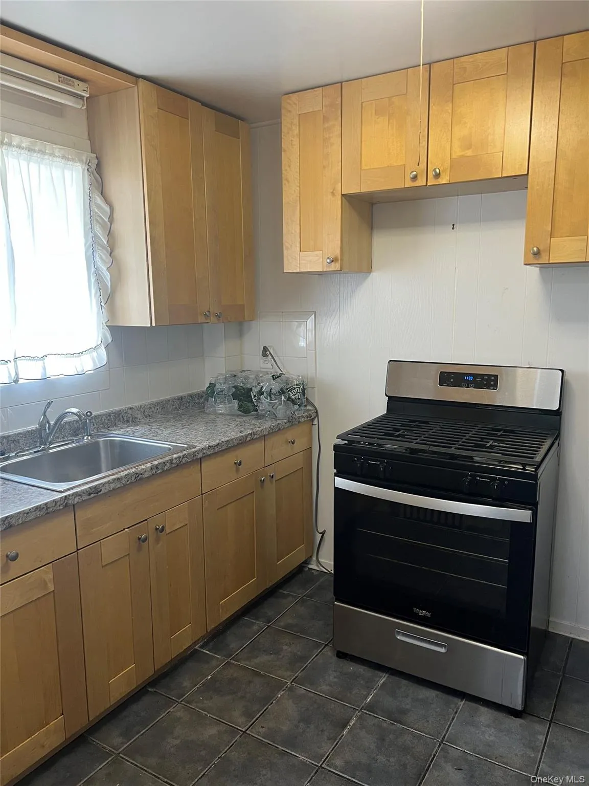 27 Wellington Place, Babylon, NY, 3 Bedrooms Bedrooms, 7 Rooms Rooms,1 BathroomBathrooms,Residential,For Rent,Wellington,0,1016251 27 Wellington Place, Babylon, NY, 3 Bedrooms Bedrooms, 7 Rooms Rooms,1 BathroomBathrooms,Residential,For Rent,Wellington,0,1016251