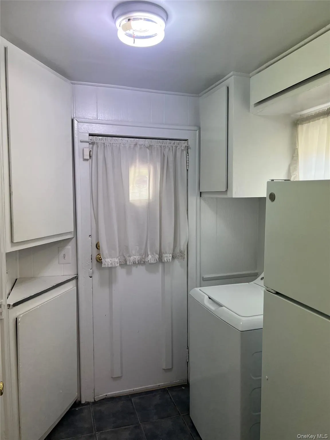 27 Wellington Place, Babylon, NY, 3 Bedrooms Bedrooms, 7 Rooms Rooms,1 BathroomBathrooms,Residential,For Rent,Wellington,0,1016251 27 Wellington Place, Babylon, NY, 3 Bedrooms Bedrooms, 7 Rooms Rooms,1 BathroomBathrooms,Residential,For Rent,Wellington,0,1016251