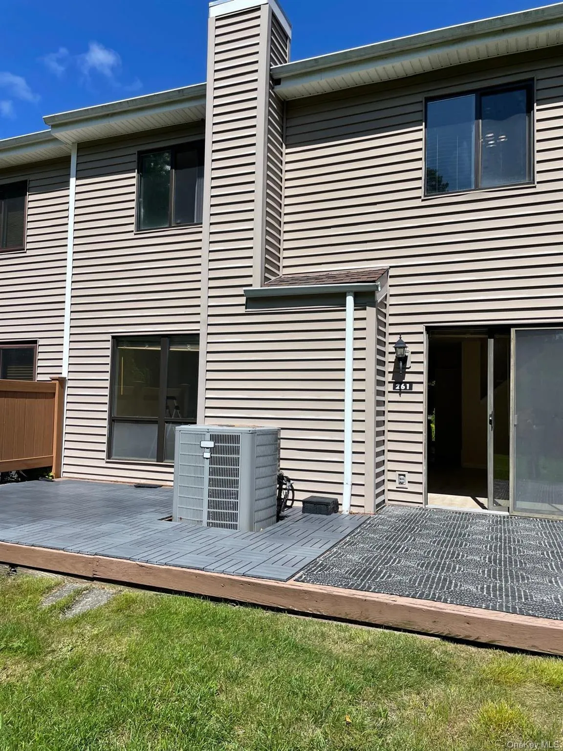 261 Pond View Ln, Smithtown, NY, 3 Bedrooms Bedrooms, 6 Rooms Rooms,2 BathroomsBathrooms,Residential Lease,For Rent,Pond View Ln,0,1016255 261 Pond View Ln, Smithtown, NY, 3 Bedrooms Bedrooms, 6 Rooms Rooms,2 BathroomsBathrooms,Residential Lease,For Rent,Pond View Ln,0,1016255