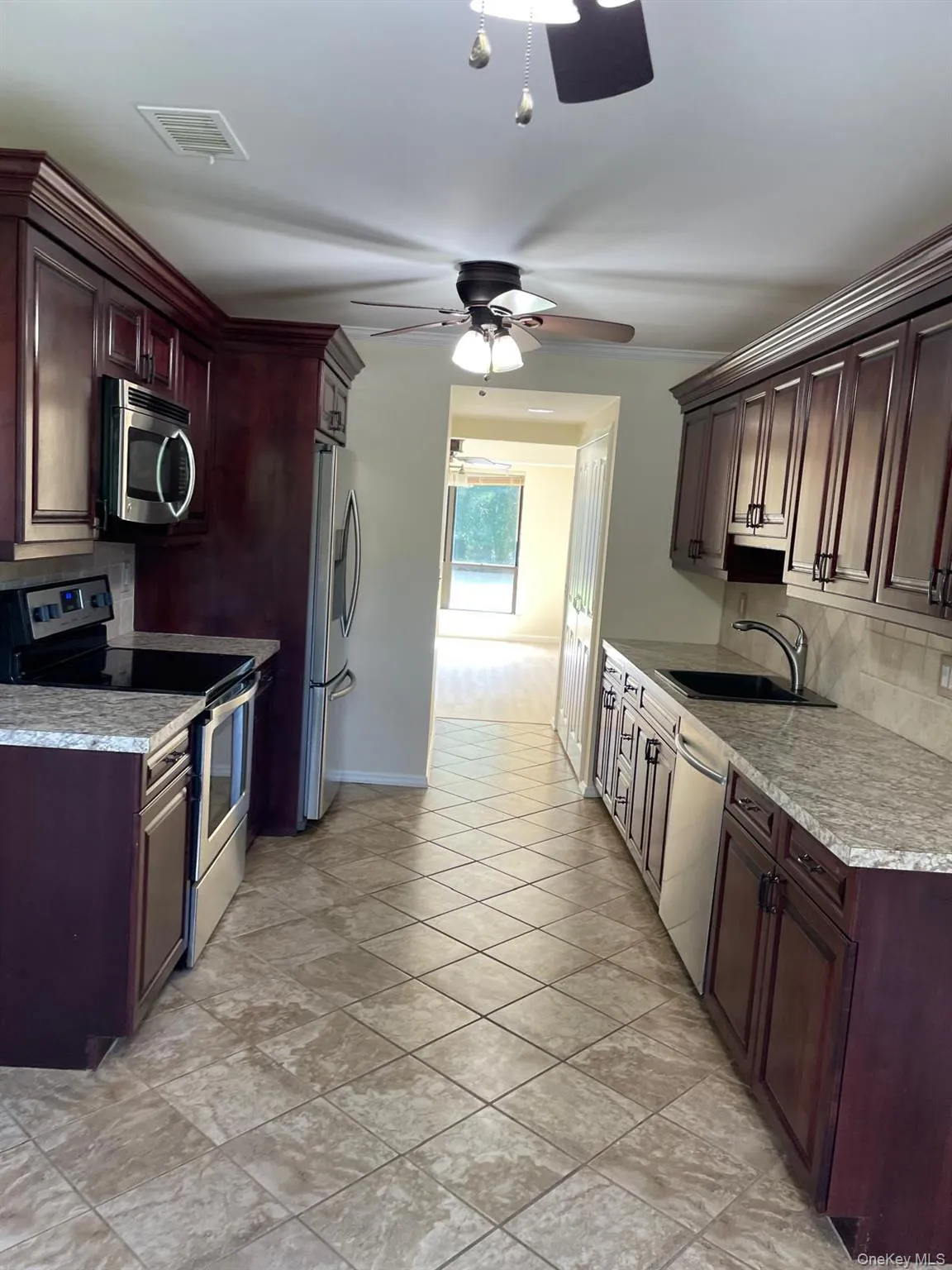261 Pond View Ln, Smithtown, NY, 3 Bedrooms Bedrooms, 6 Rooms Rooms,2 BathroomsBathrooms,Residential Lease,For Rent,Pond View Ln,0,1016255 261 Pond View Ln, Smithtown, NY, 3 Bedrooms Bedrooms, 6 Rooms Rooms,2 BathroomsBathrooms,Residential Lease,For Rent,Pond View Ln,0,1016255