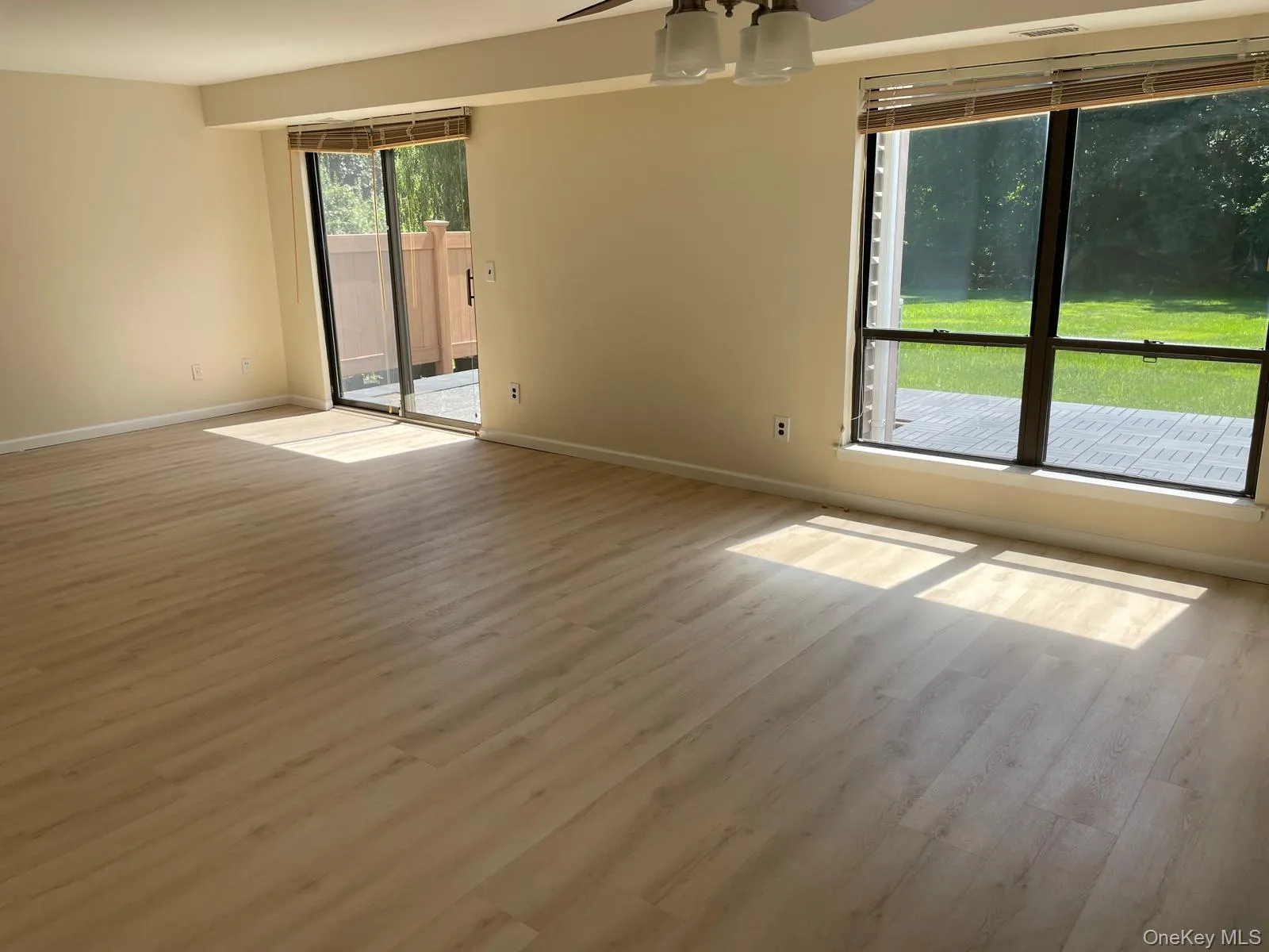 261 Pond View Ln, Smithtown, NY, 3 Bedrooms Bedrooms, 6 Rooms Rooms,2 BathroomsBathrooms,Residential Lease,For Rent,Pond View Ln,0,1016255 261 Pond View Ln, Smithtown, NY, 3 Bedrooms Bedrooms, 6 Rooms Rooms,2 BathroomsBathrooms,Residential Lease,For Rent,Pond View Ln,0,1016255