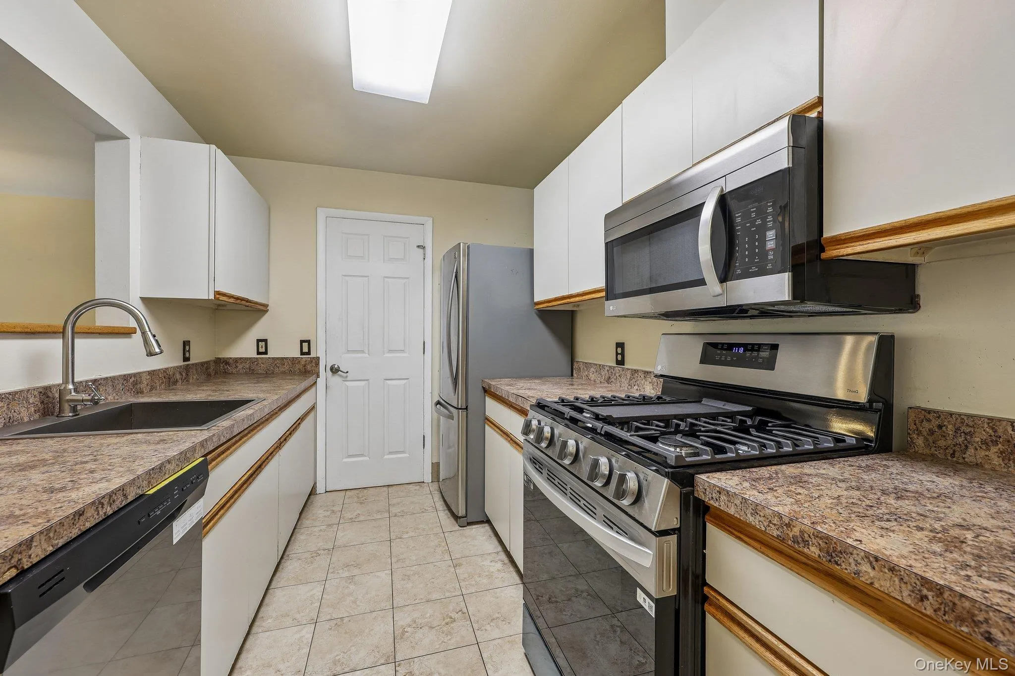 181 Deer Ct Drive, Middletown, NY, 3 Bedrooms Bedrooms, 8 Rooms Rooms,2 BathroomsBathrooms,Residential,For Rent,Deer Ct,0,1016257 181 Deer Ct Drive, Middletown, NY, 3 Bedrooms Bedrooms, 8 Rooms Rooms,2 BathroomsBathrooms,Residential,For Rent,Deer Ct,0,1016257