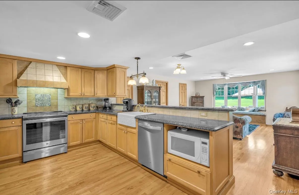 111 Stony Hollow Road, Huntington, NY, 3 Bedrooms Bedrooms, 8 Rooms Rooms,2 BathroomsBathrooms,Residential,For Rent,Stony Hollow,0,1016262 111 Stony Hollow Road, Huntington, NY, 3 Bedrooms Bedrooms, 8 Rooms Rooms,2 BathroomsBathrooms,Residential,For Rent,Stony Hollow,0,1016262