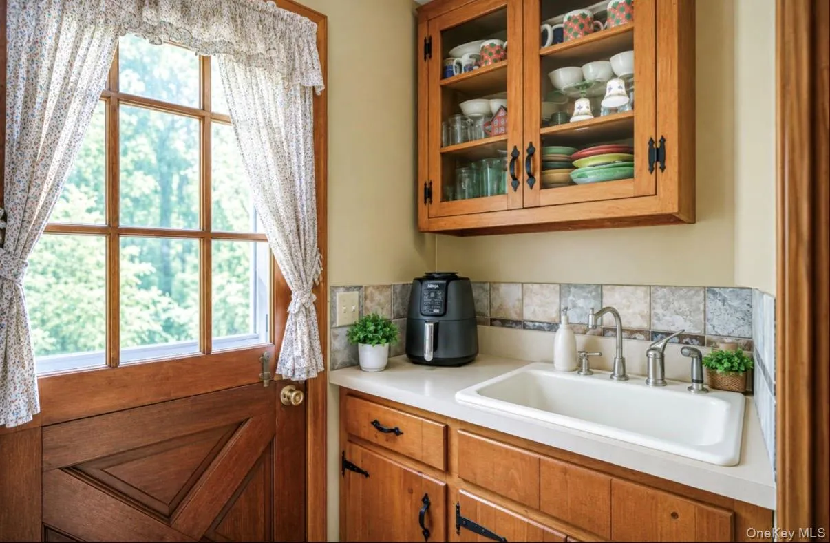 111 Stony Hollow Road, Huntington, NY, 3 Bedrooms Bedrooms, 8 Rooms Rooms,2 BathroomsBathrooms,Residential,For Rent,Stony Hollow,0,1016262 111 Stony Hollow Road, Huntington, NY, 3 Bedrooms Bedrooms, 8 Rooms Rooms,2 BathroomsBathrooms,Residential,For Rent,Stony Hollow,0,1016262