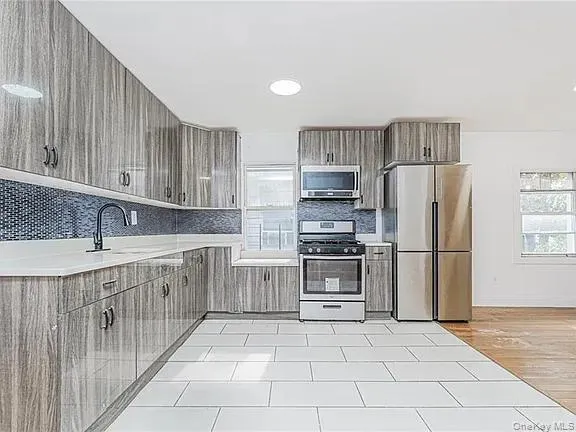 592 39th Street, New York, NY, 2 Bedrooms Bedrooms, 4 Rooms Rooms,1 BathroomBathrooms,Residential Lease,For Rent,39th,0,KEY1016263 592 39th Street, New York, NY, 2 Bedrooms Bedrooms, 4 Rooms Rooms,1 BathroomBathrooms,Residential Lease,For Rent,39th,0,KEY1016263