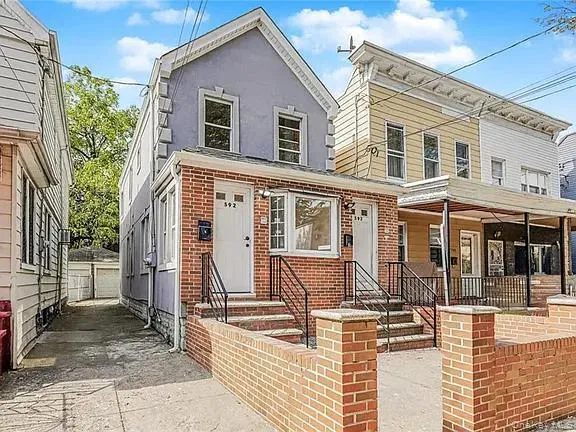 592 39th Street, New York, NY, 2 Bedrooms Bedrooms, 4 Rooms Rooms,1 BathroomBathrooms,Residential Lease,For Rent,39th,0,KEY1016263 592 39th Street, New York, NY, 2 Bedrooms Bedrooms, 4 Rooms Rooms,1 BathroomBathrooms,Residential Lease,For Rent,39th,0,KEY1016263
