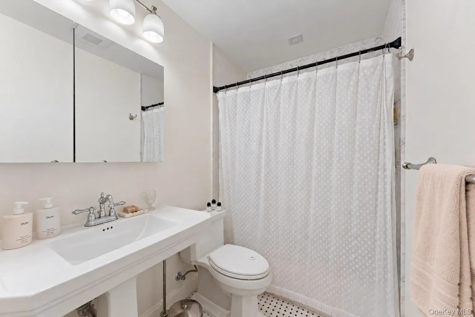 575 Babbling Brook Lane, Clarkstown, NY, 3 Bedrooms Bedrooms, 9 Rooms Rooms,2 BathroomsBathrooms,Residential,For Rent,Babbling Brook,0,1016268 575 Babbling Brook Lane, Clarkstown, NY, 3 Bedrooms Bedrooms, 9 Rooms Rooms,2 BathroomsBathrooms,Residential,For Rent,Babbling Brook,0,1016268