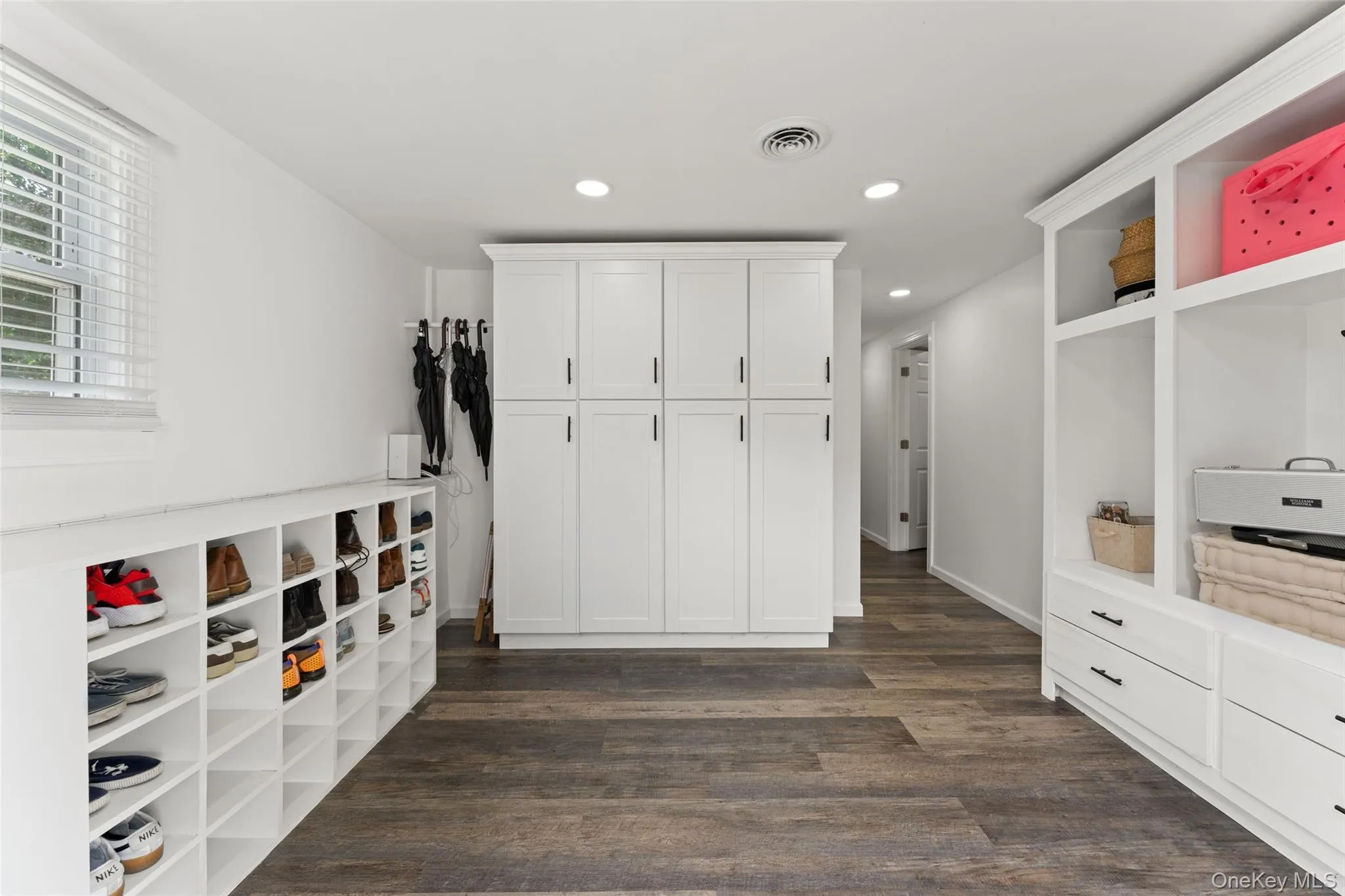 575 Babbling Brook Lane, Clarkstown, NY, 3 Bedrooms Bedrooms, 9 Rooms Rooms,2 BathroomsBathrooms,Residential,For Rent,Babbling Brook,0,1016268 575 Babbling Brook Lane, Clarkstown, NY, 3 Bedrooms Bedrooms, 9 Rooms Rooms,2 BathroomsBathrooms,Residential,For Rent,Babbling Brook,0,1016268