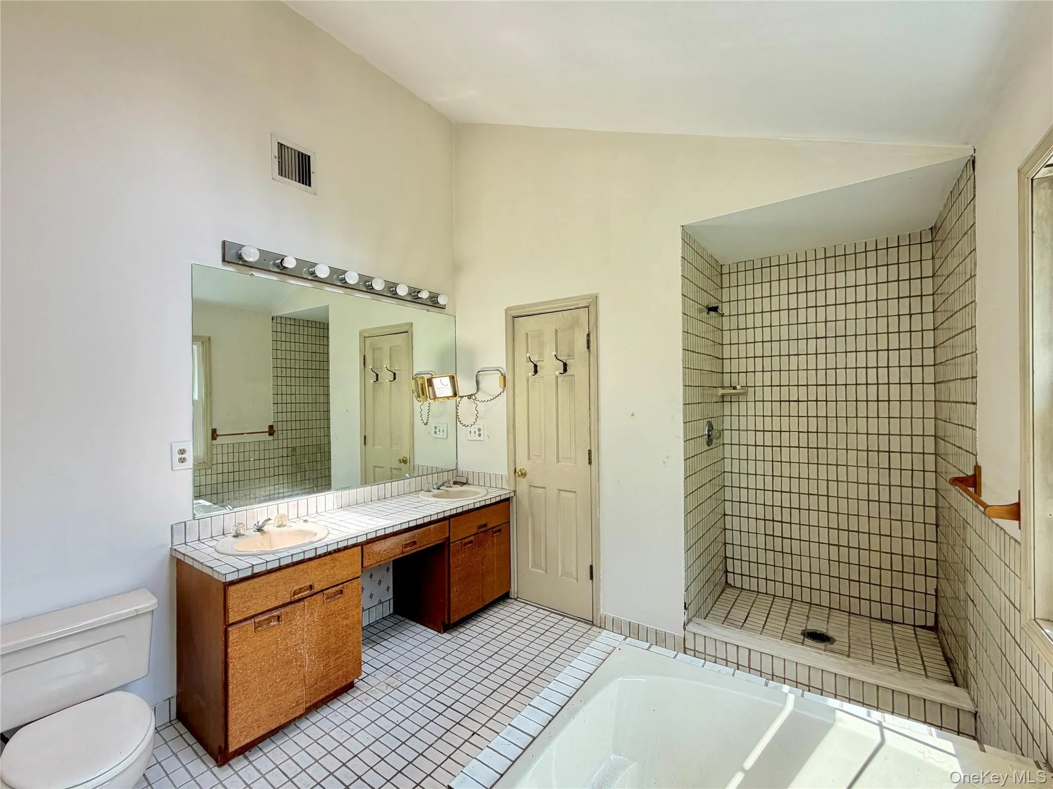18 Fox Run, East Fishkill, NY, 5 Bedrooms Bedrooms, 10 Rooms Rooms,3 BathroomsBathrooms,Residential,For Rent,Fox,0,1016271 18 Fox Run, East Fishkill, NY, 5 Bedrooms Bedrooms, 10 Rooms Rooms,3 BathroomsBathrooms,Residential,For Rent,Fox,0,1016271