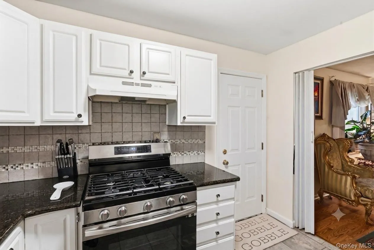 3414 Great Neck Road, Babylon, NY, 3 Bedrooms Bedrooms, 9 Rooms Rooms,1 BathroomBathrooms,Residential,For Rent,Great Neck,0,1016284 3414 Great Neck Road, Babylon, NY, 3 Bedrooms Bedrooms, 9 Rooms Rooms,1 BathroomBathrooms,Residential,For Rent,Great Neck,0,1016284