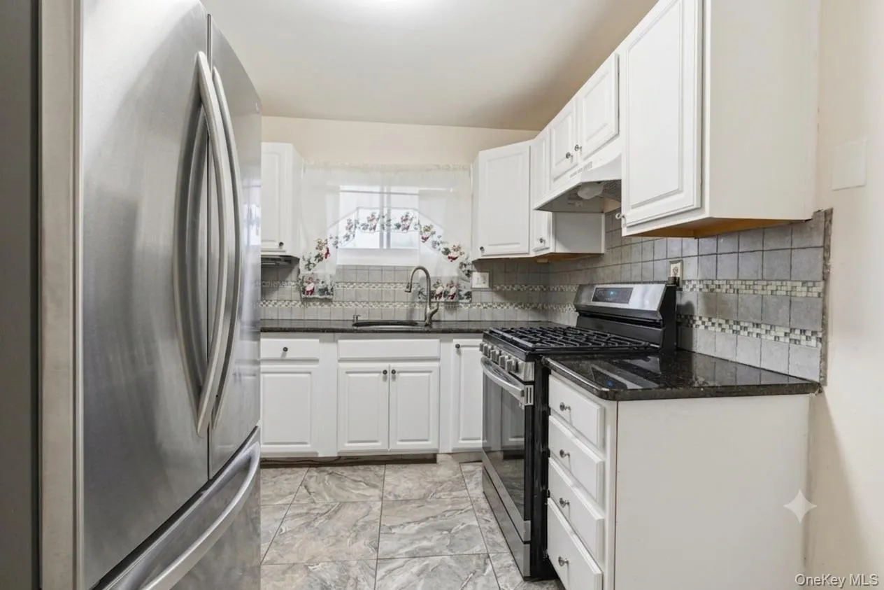 3414 Great Neck Road, Babylon, NY, 3 Bedrooms Bedrooms, 9 Rooms Rooms,1 BathroomBathrooms,Residential,For Rent,Great Neck,0,1016284 3414 Great Neck Road, Babylon, NY, 3 Bedrooms Bedrooms, 9 Rooms Rooms,1 BathroomBathrooms,Residential,For Rent,Great Neck,0,1016284