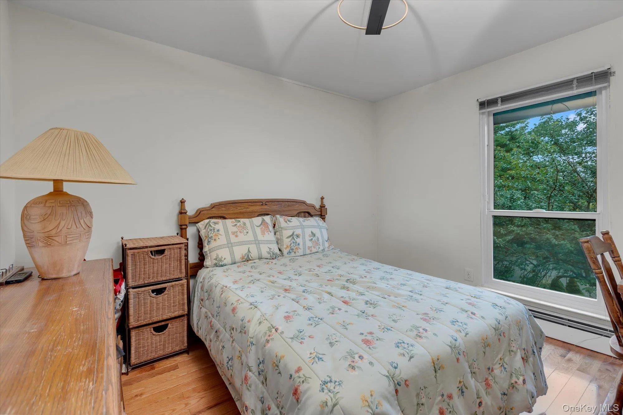 Bedroom 2/Office (no closet) Bedroom 2/Office (no closet)