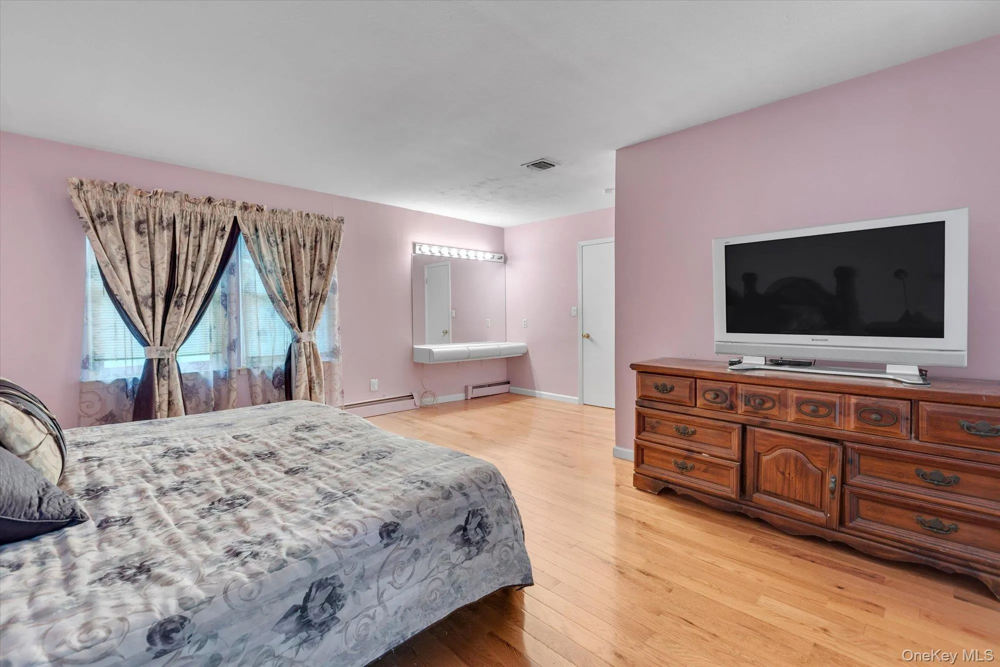 17 Calumet Drive, Huntington, NY, 5 Bedrooms Bedrooms, 11 Rooms Rooms,3 BathroomsBathrooms,Residential,For Rent,Calumet,0,1016292 17 Calumet Drive, Huntington, NY, 5 Bedrooms Bedrooms, 11 Rooms Rooms,3 BathroomsBathrooms,Residential,For Rent,Calumet,0,1016292