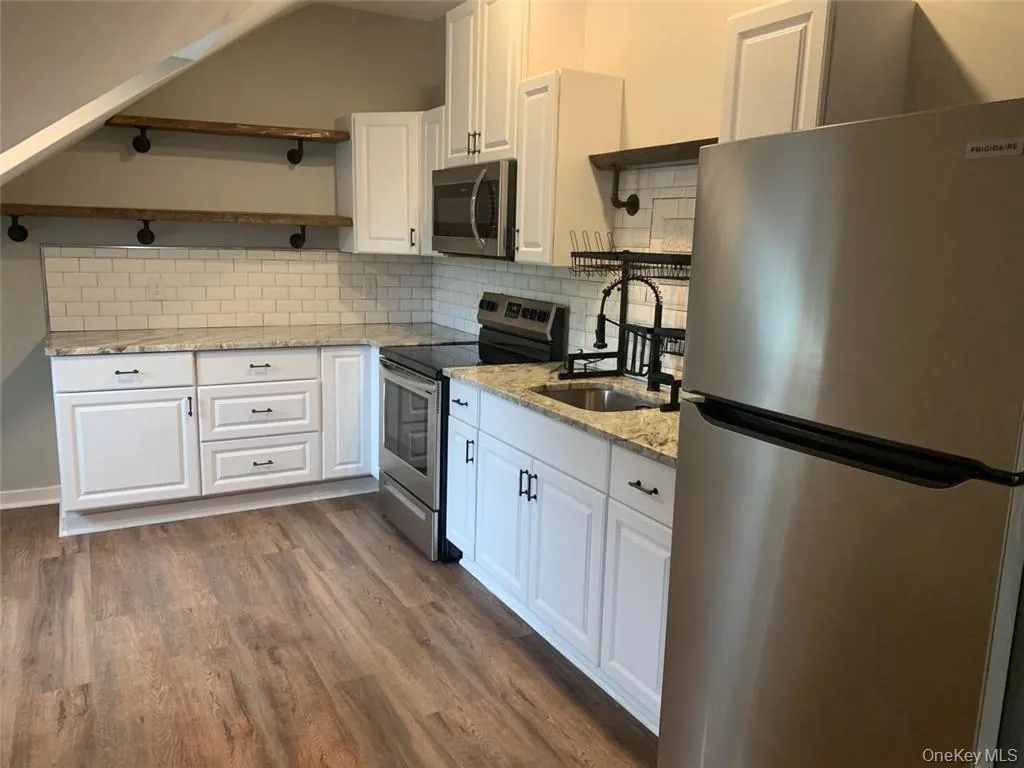 78 Duncan Avenue, Cornwall, NY, 1 Bedroom Bedrooms, 3 Rooms Rooms,1 BathroomBathrooms,Residential Lease,For Rent,Duncan,0,KEY1016297 78 Duncan Avenue, Cornwall, NY, 1 Bedroom Bedrooms, 3 Rooms Rooms,1 BathroomBathrooms,Residential Lease,For Rent,Duncan,0,KEY1016297