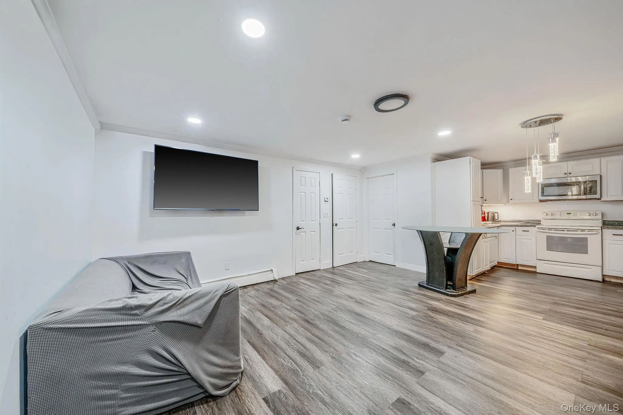 413 Glen Drive, Brookhaven, NY, 5 Bedrooms Bedrooms, 8 Rooms Rooms,3 BathroomsBathrooms,Residential Lease,For Rent,Glen,0,1016298 413 Glen Drive, Brookhaven, NY, 5 Bedrooms Bedrooms, 8 Rooms Rooms,3 BathroomsBathrooms,Residential Lease,For Rent,Glen,0,1016298