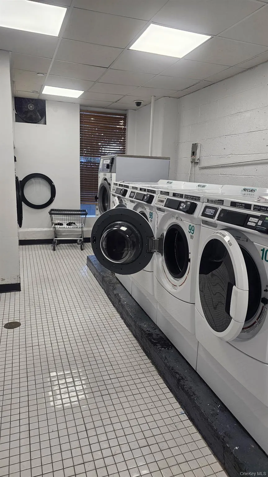 12399 Flatlands Avenue, New York, NY, 3 Rooms Rooms,1 BathroomBathrooms,Residential Lease,For Rent,Flatlands,0,1016303 12399 Flatlands Avenue, New York, NY, 3 Rooms Rooms,1 BathroomBathrooms,Residential Lease,For Rent,Flatlands,0,1016303
