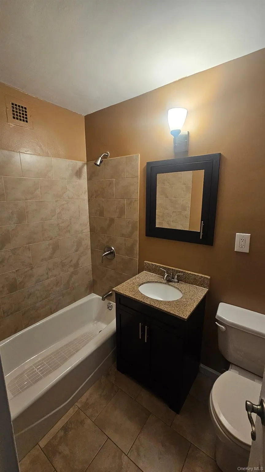 12399 Flatlands Avenue, New York, NY, 3 Rooms Rooms,1 BathroomBathrooms,Residential Lease,For Rent,Flatlands,0,1016303 12399 Flatlands Avenue, New York, NY, 3 Rooms Rooms,1 BathroomBathrooms,Residential Lease,For Rent,Flatlands,0,1016303