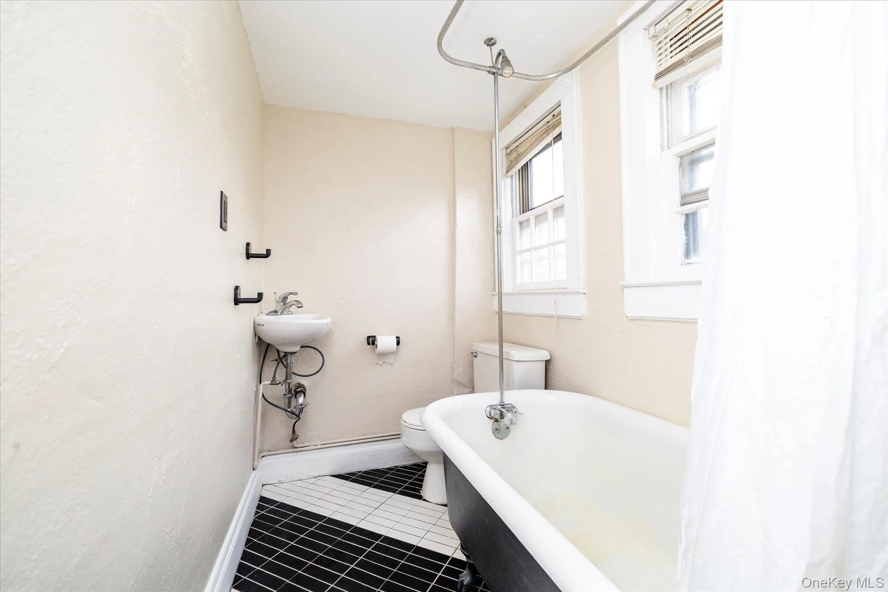 68 Oxford Road, Hempstead, NY, 6 Bedrooms Bedrooms, 11 Rooms Rooms,3 BathroomsBathrooms,Residential,For Rent,Oxford,0,KEY1016312 68 Oxford Road, Hempstead, NY, 6 Bedrooms Bedrooms, 11 Rooms Rooms,3 BathroomsBathrooms,Residential,For Rent,Oxford,0,KEY1016312