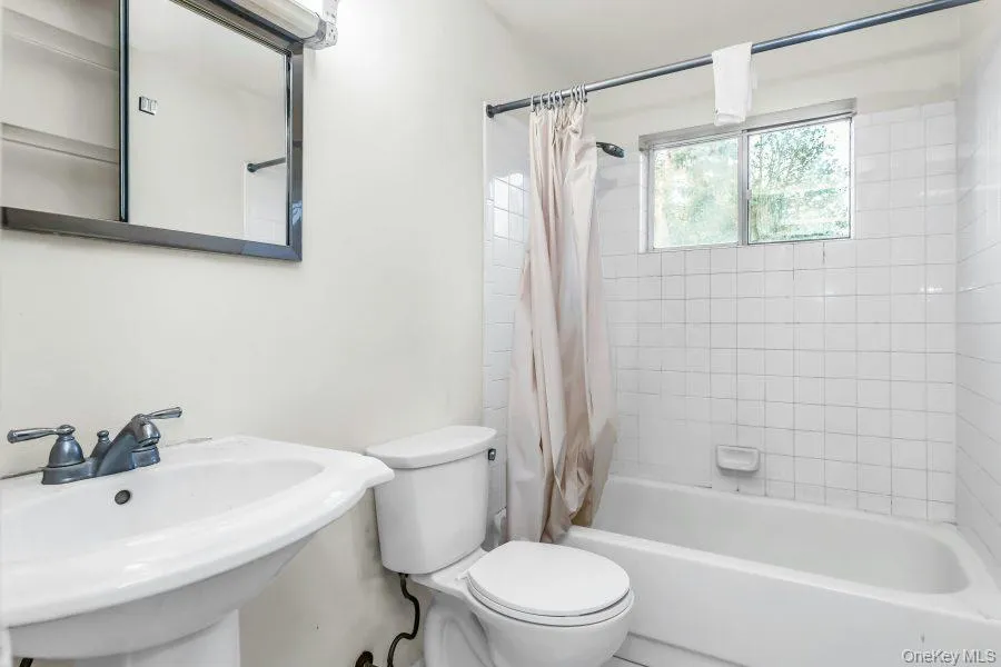 1085 Hempstead Avenue, Hempstead, NY, 4 Bedrooms Bedrooms, 9 Rooms Rooms,3 BathroomsBathrooms,Residential,For Rent,Hempstead,0,KEY1016314 1085 Hempstead Avenue, Hempstead, NY, 4 Bedrooms Bedrooms, 9 Rooms Rooms,3 BathroomsBathrooms,Residential,For Rent,Hempstead,0,KEY1016314