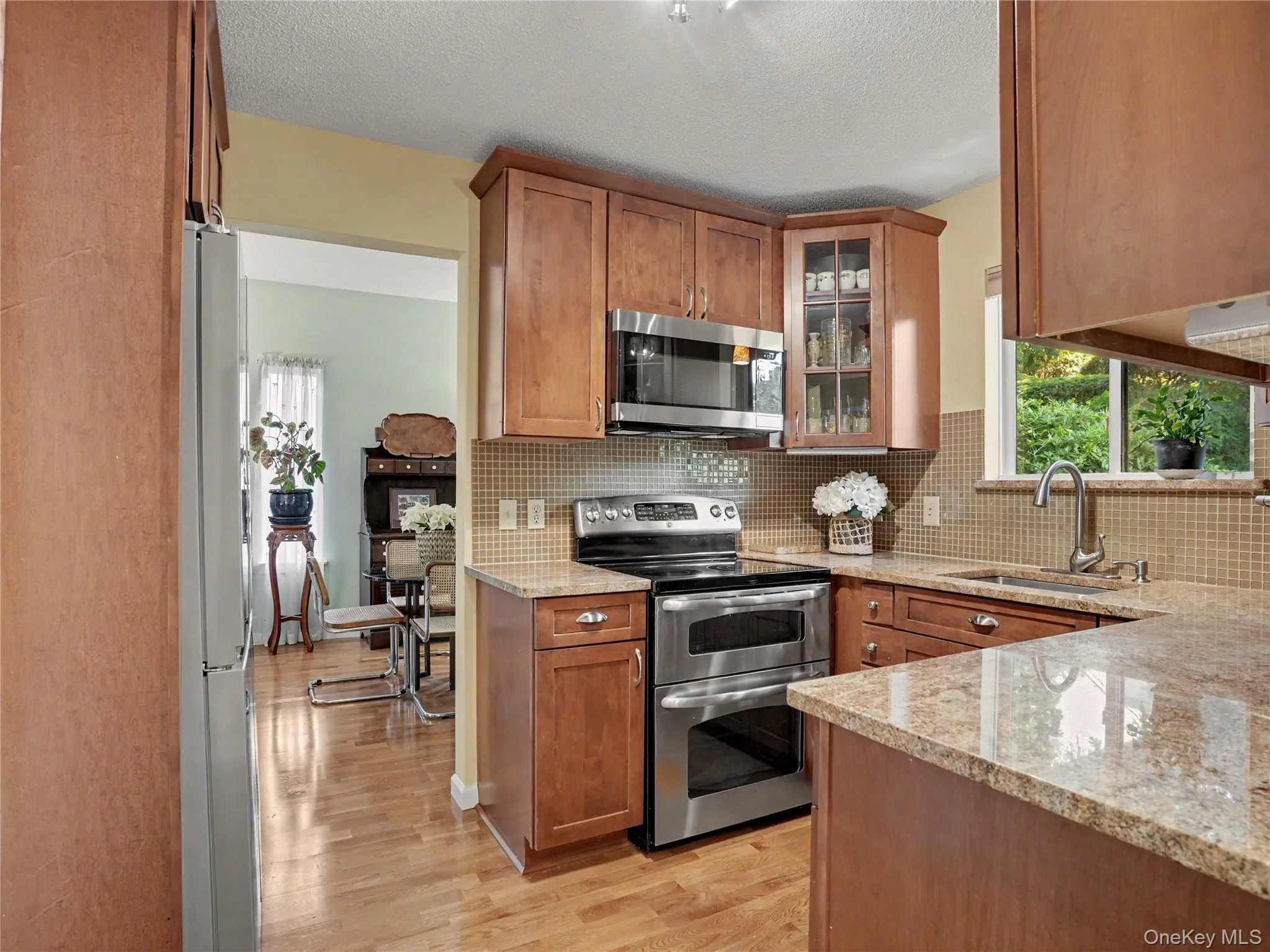 Beautifully updated kitchen with custom cabinets (extended to the ceiling), granite counters and windowsill, and stainless steel appliances! Beautifully updated kitchen with custom cabinets (extended to the ceiling), granite counters and windowsill, and stainless steel appliances!