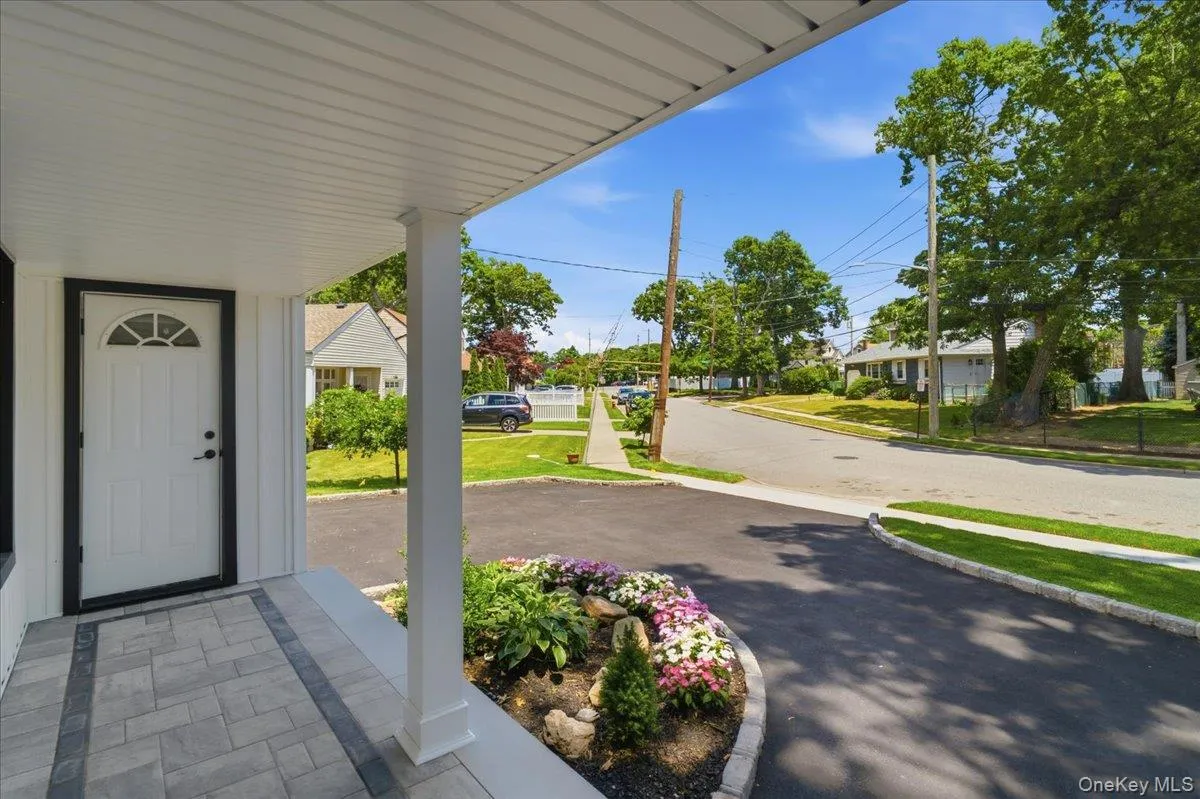378 Lakeshore Boulevard, Oyster Bay, NY, 4 Bedrooms Bedrooms, 9 Rooms Rooms,3 BathroomsBathrooms,Residential,For Rent,Lakeshore,0,1016316 378 Lakeshore Boulevard, Oyster Bay, NY, 4 Bedrooms Bedrooms, 9 Rooms Rooms,3 BathroomsBathrooms,Residential,For Rent,Lakeshore,0,1016316