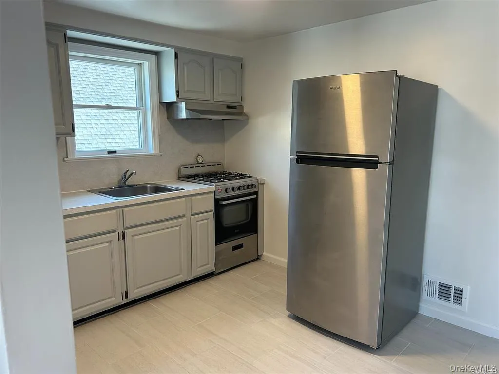 318 Penn Street, Long Beach, NY, 1 Bedroom Bedrooms, 3 Rooms Rooms,1 BathroomBathrooms,Residential Lease,For Rent,Penn,0,1016331 318 Penn Street, Long Beach, NY, 1 Bedroom Bedrooms, 3 Rooms Rooms,1 BathroomBathrooms,Residential Lease,For Rent,Penn,0,1016331