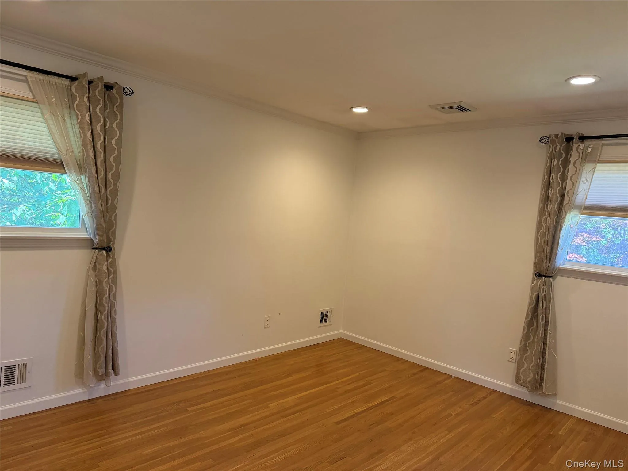 35 Mitchell Avenue, Huntington, NY, 4 Bedrooms Bedrooms, 9 Rooms Rooms,2 BathroomsBathrooms,Residential,For Rent,Mitchell,0,1016332 35 Mitchell Avenue, Huntington, NY, 4 Bedrooms Bedrooms, 9 Rooms Rooms,2 BathroomsBathrooms,Residential,For Rent,Mitchell,0,1016332