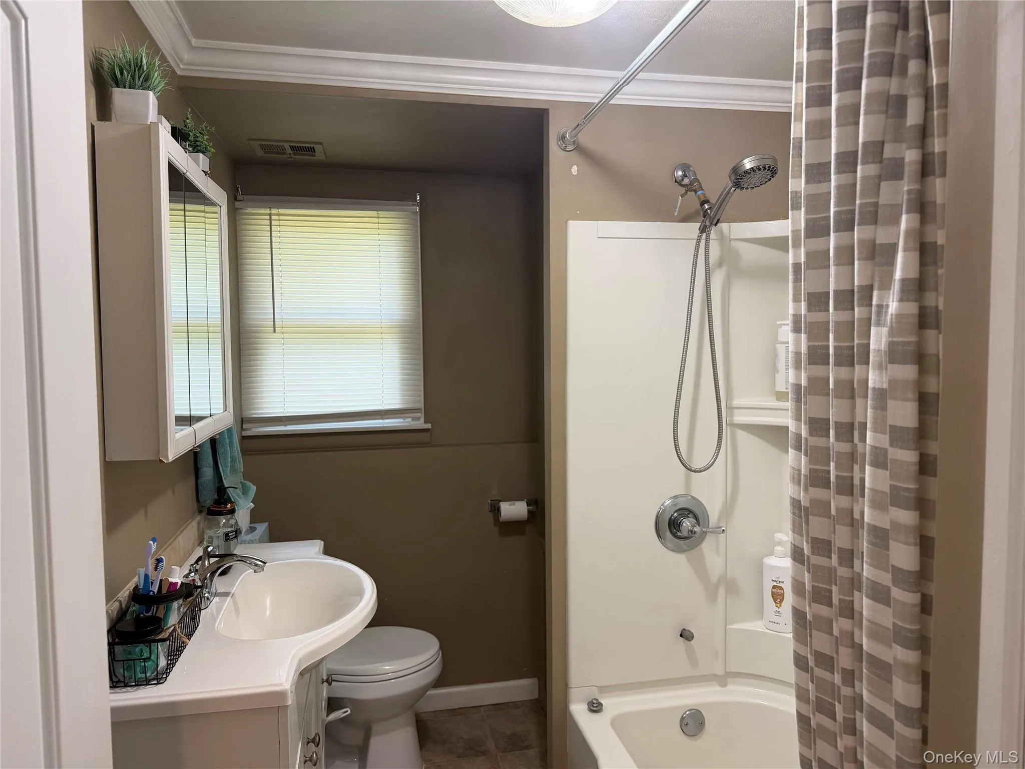 35 Mitchell Avenue, Huntington, NY, 4 Bedrooms Bedrooms, 9 Rooms Rooms,2 BathroomsBathrooms,Residential,For Rent,Mitchell,0,1016332 35 Mitchell Avenue, Huntington, NY, 4 Bedrooms Bedrooms, 9 Rooms Rooms,2 BathroomsBathrooms,Residential,For Rent,Mitchell,0,1016332