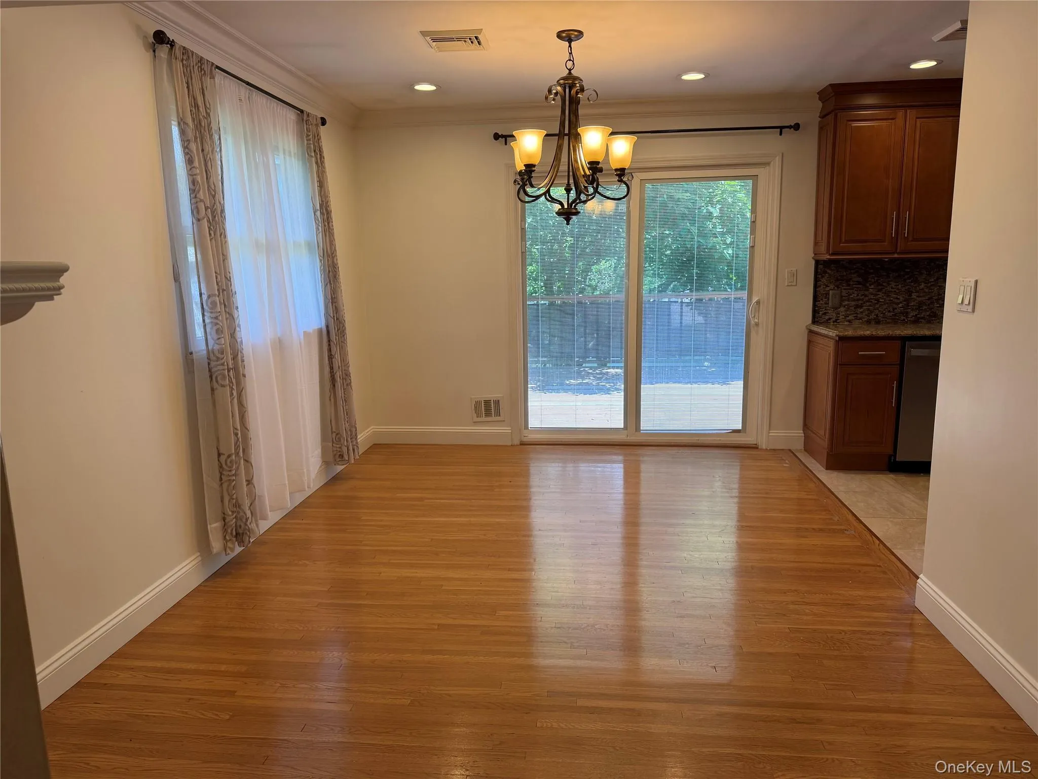 35 Mitchell Avenue, Huntington, NY, 4 Bedrooms Bedrooms, 9 Rooms Rooms,2 BathroomsBathrooms,Residential,For Rent,Mitchell,0,1016332 35 Mitchell Avenue, Huntington, NY, 4 Bedrooms Bedrooms, 9 Rooms Rooms,2 BathroomsBathrooms,Residential,For Rent,Mitchell,0,1016332