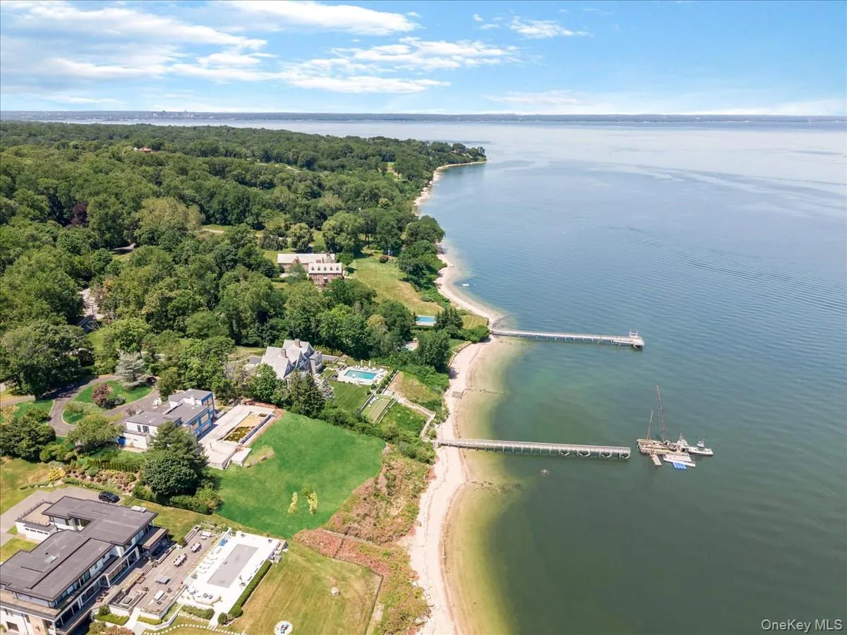 Panoramic waterfront views Panoramic waterfront views