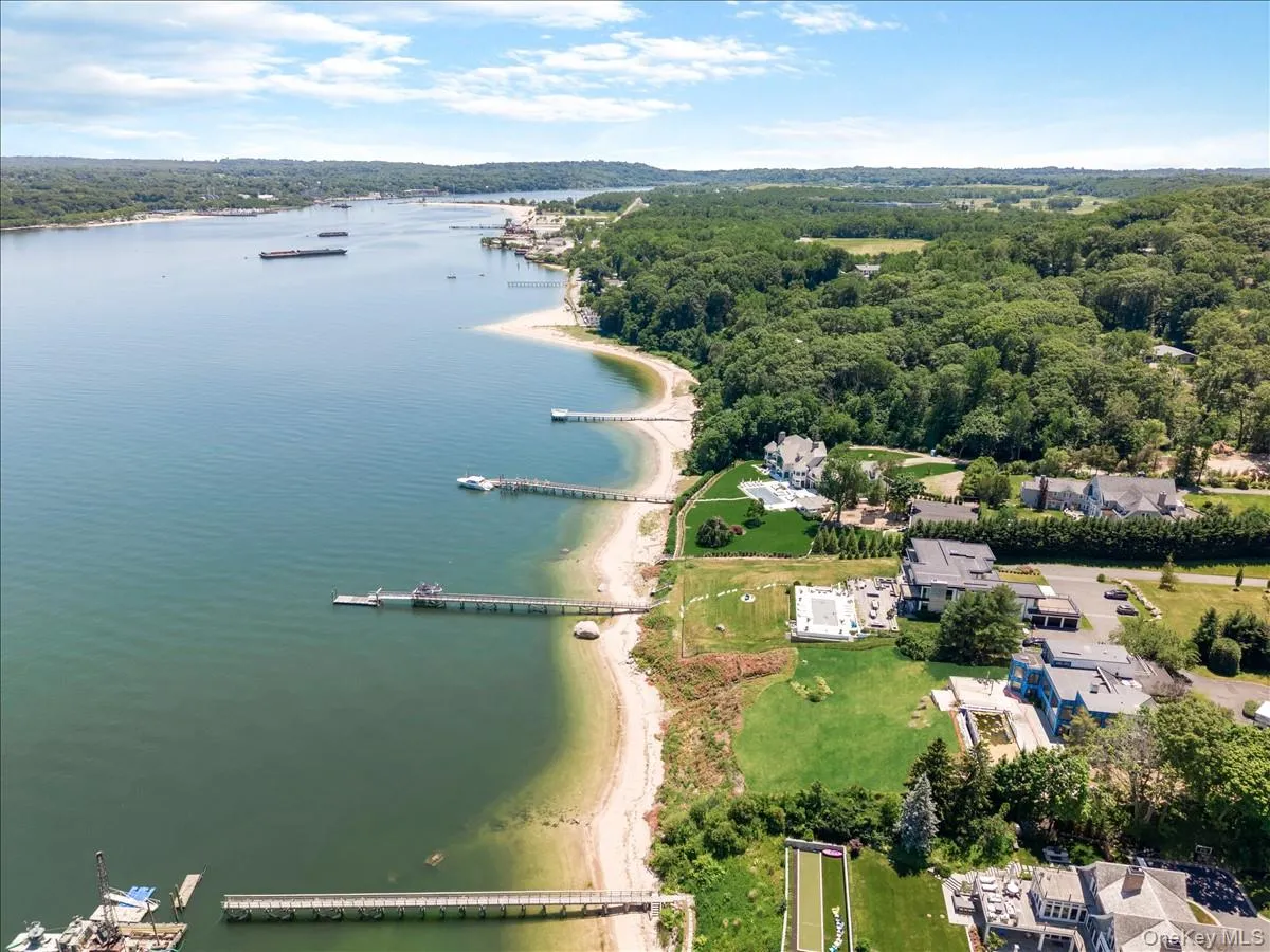 Waterfront and private beach Waterfront and private beach