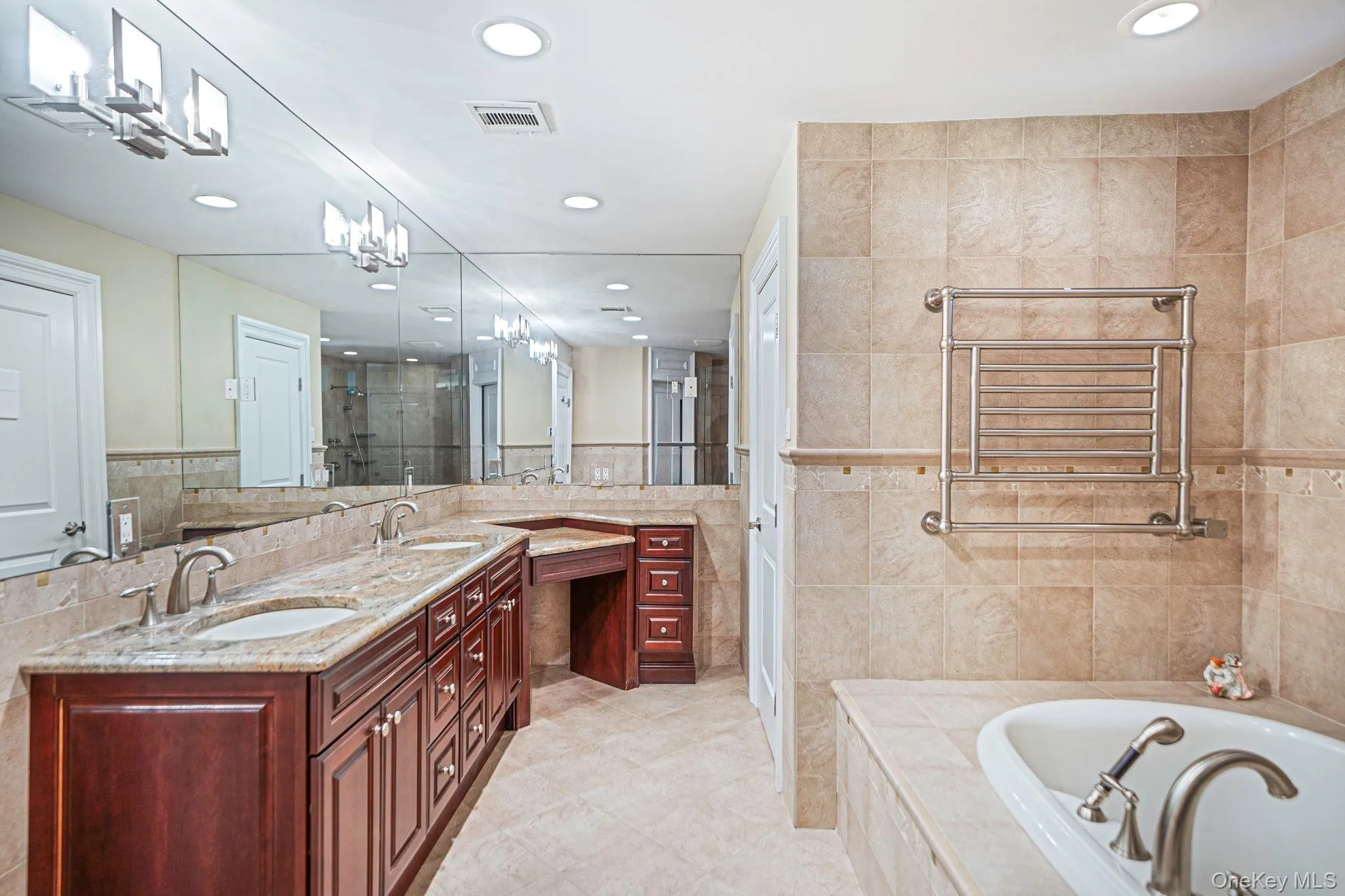 589 Landing Avenue, Smithtown, NY, 5 Bedrooms Bedrooms, 11 Rooms Rooms,2 BathroomsBathrooms,Residential,For Rent,Landing,0,1016334 589 Landing Avenue, Smithtown, NY, 5 Bedrooms Bedrooms, 11 Rooms Rooms,2 BathroomsBathrooms,Residential,For Rent,Landing,0,1016334