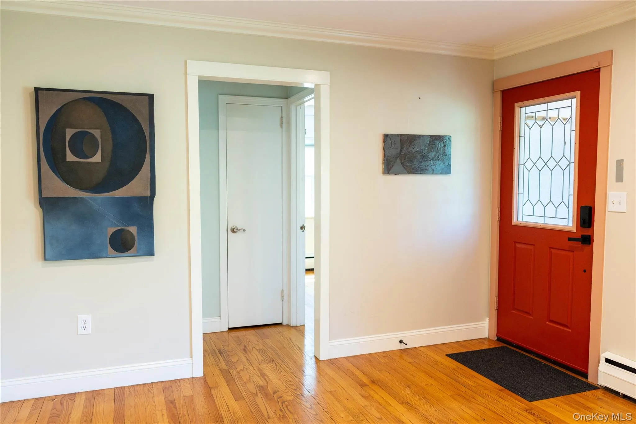 Entry way to bathroom and 2 bedrooms Entry way to bathroom and 2 bedrooms
